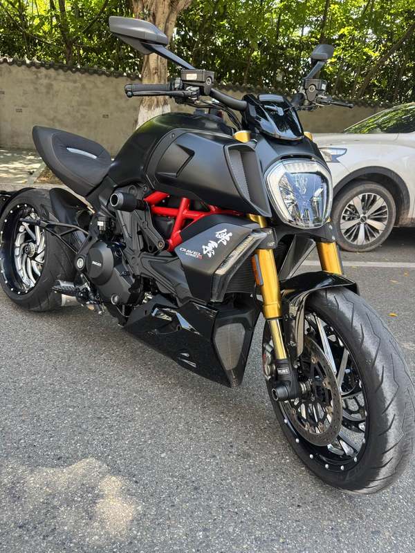 杜卡迪 Diavel 