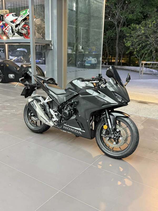 本田WING CBR400R