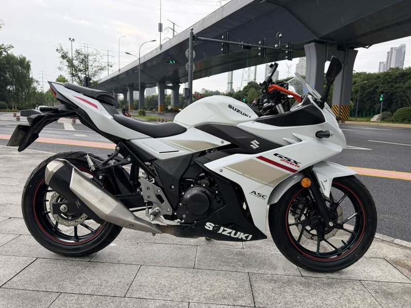 豪爵铃木 GSX250R