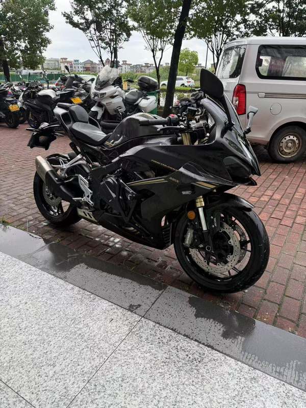 QJMOTOR 赛800