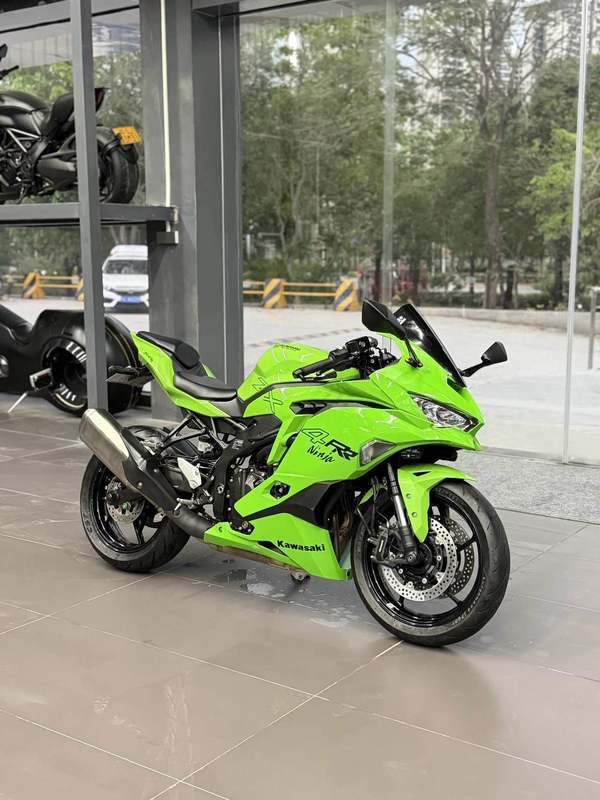 川崎 ZX-4R