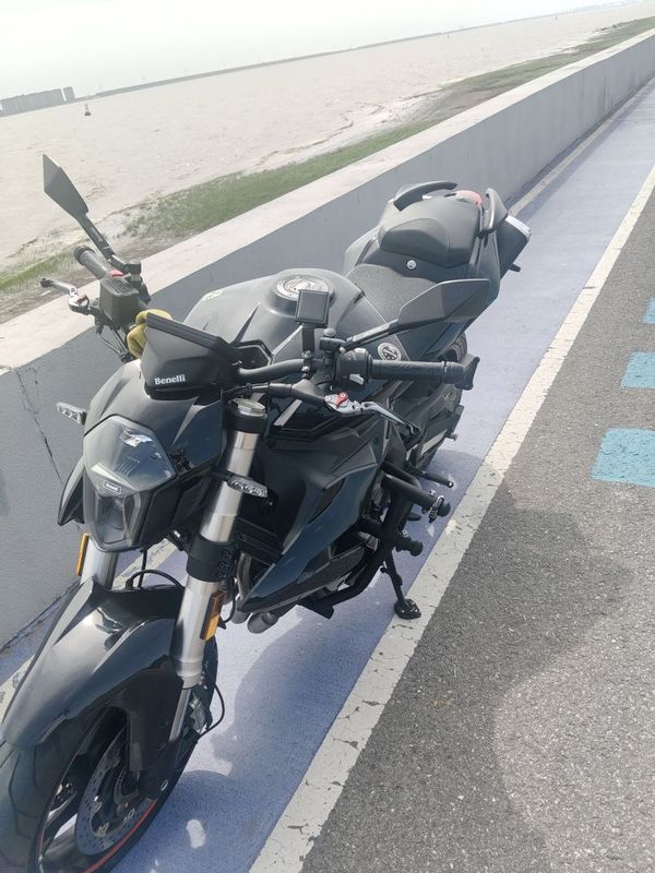 贝纳利 TNT600i