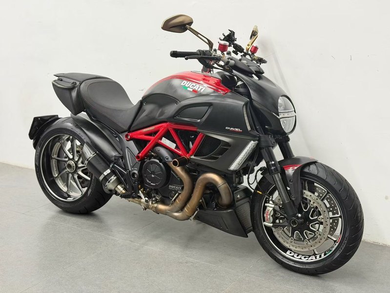 杜卡迪 Diavel Carbon