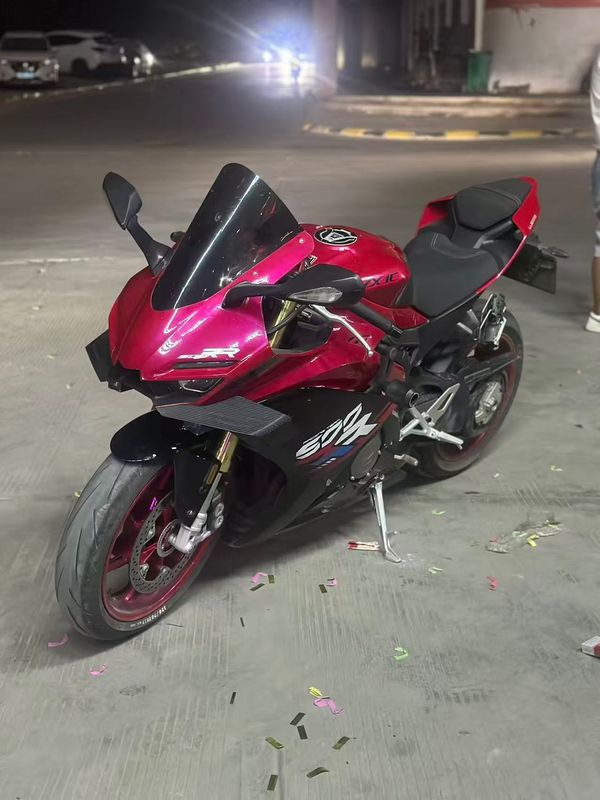 张雪机车 500RR