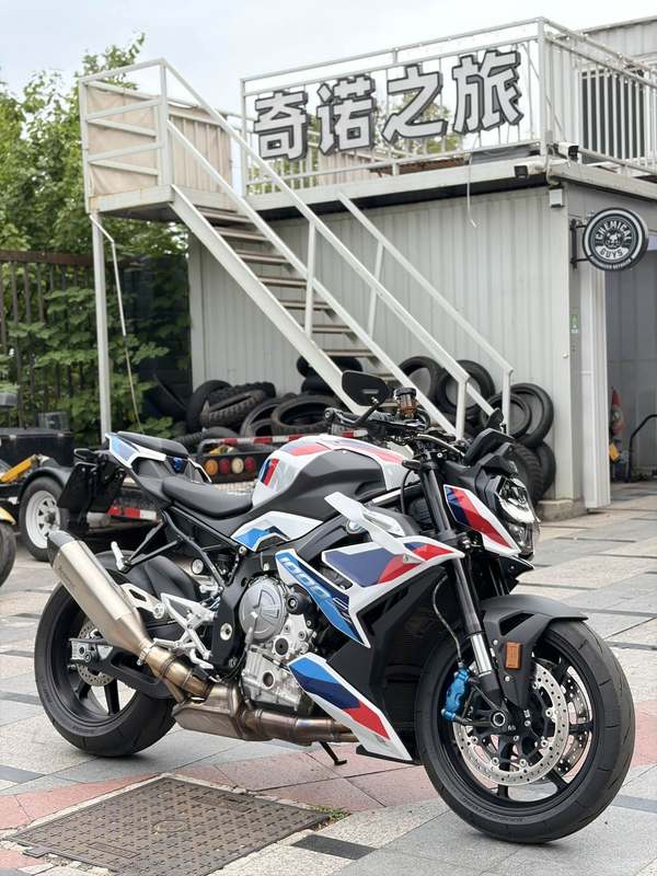 宝马 M 1000 R