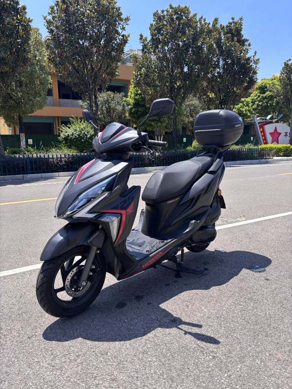 新大洲本田 裂行 RX125Fi
