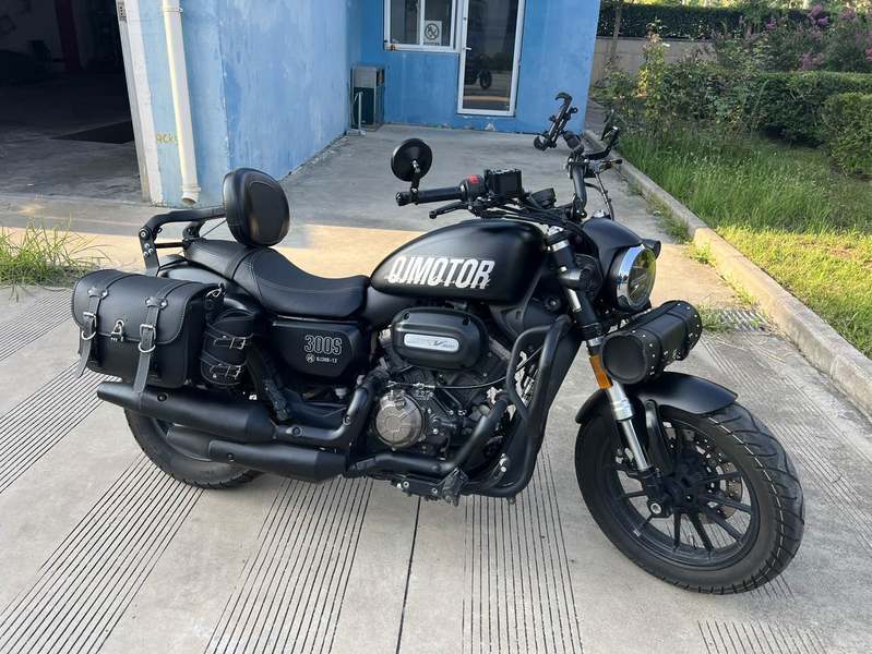QJMOTOR 闪300S