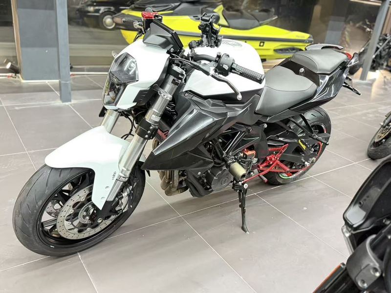 贝纳利 TNT600i