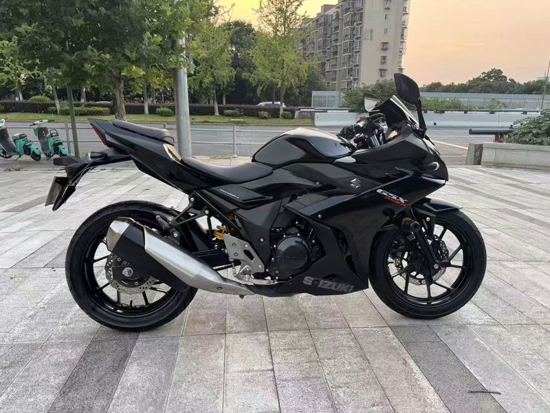 豪爵铃木 GSX250R