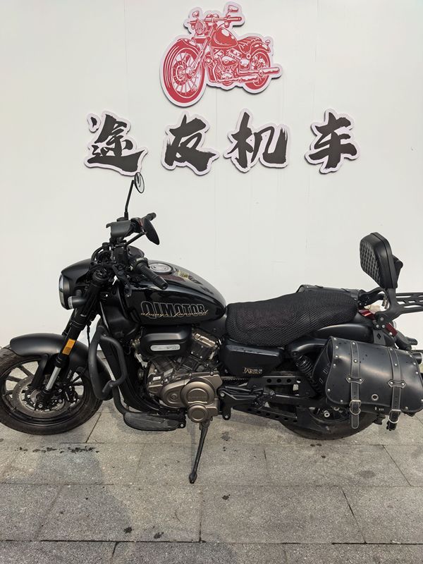 QJMOTOR 闪300S