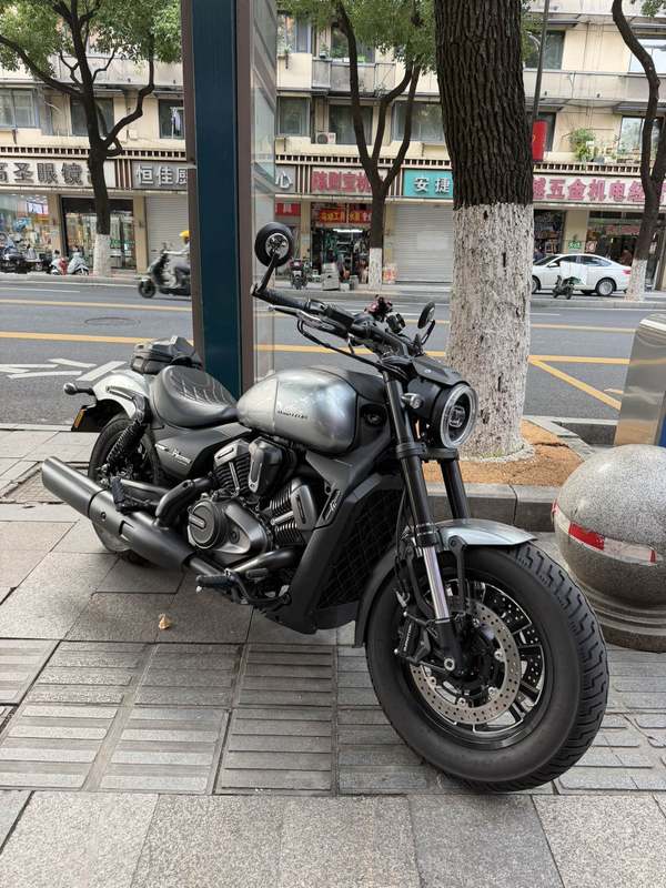 QJMOTOR 闪600