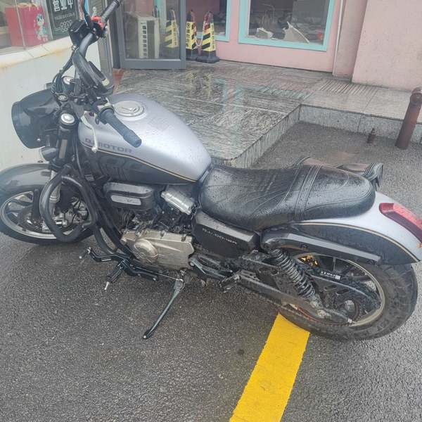 QJMOTOR 闪300S
