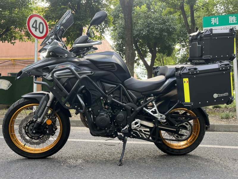 贝纳利 TRK552