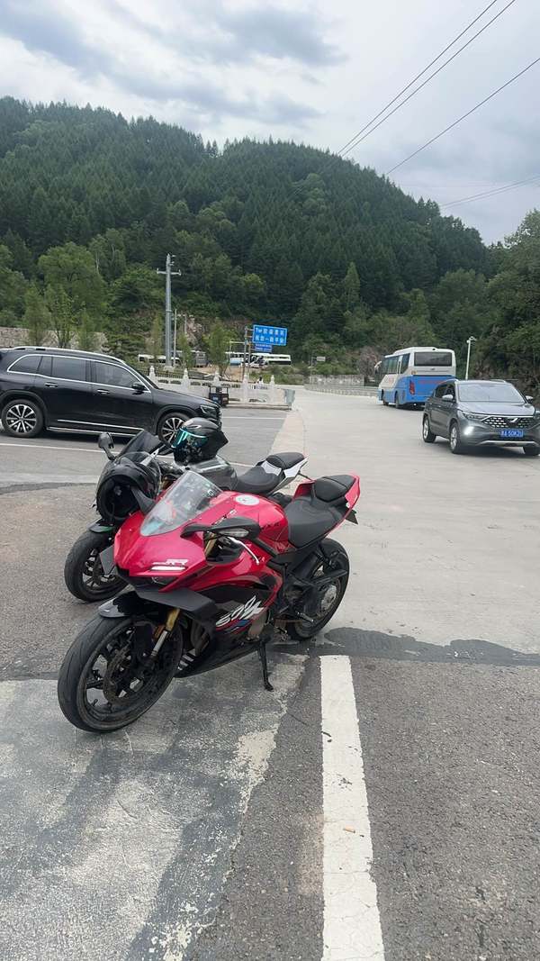张雪机车 500RR