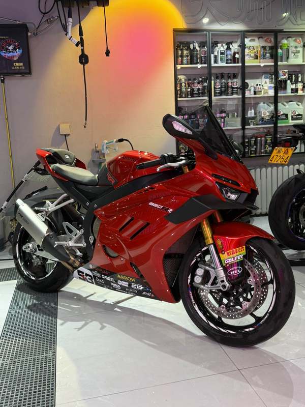 张雪机车 820RR