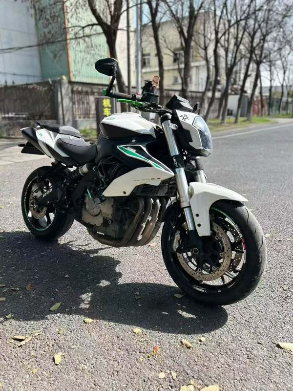 贝纳利 TNT600i