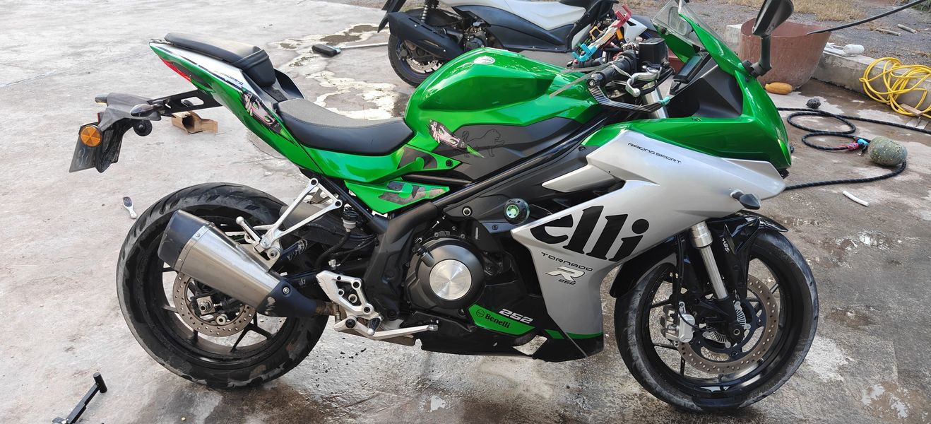 贝纳利 龙卷风 Tornado 252R