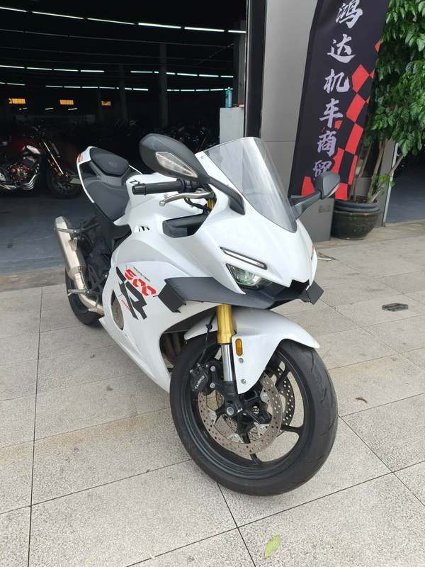 张雪机车 500RR