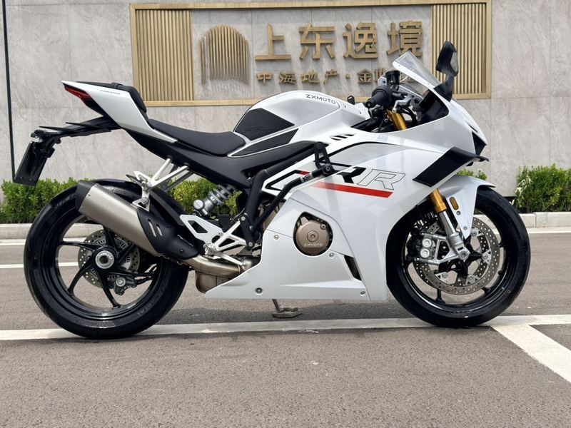 张雪机车 500RR