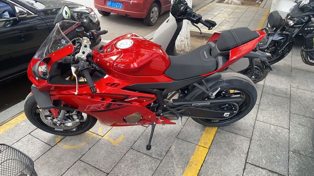 张雪机车 500RR