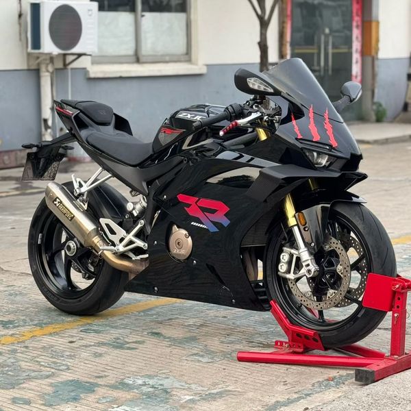 张雪机车 500RR