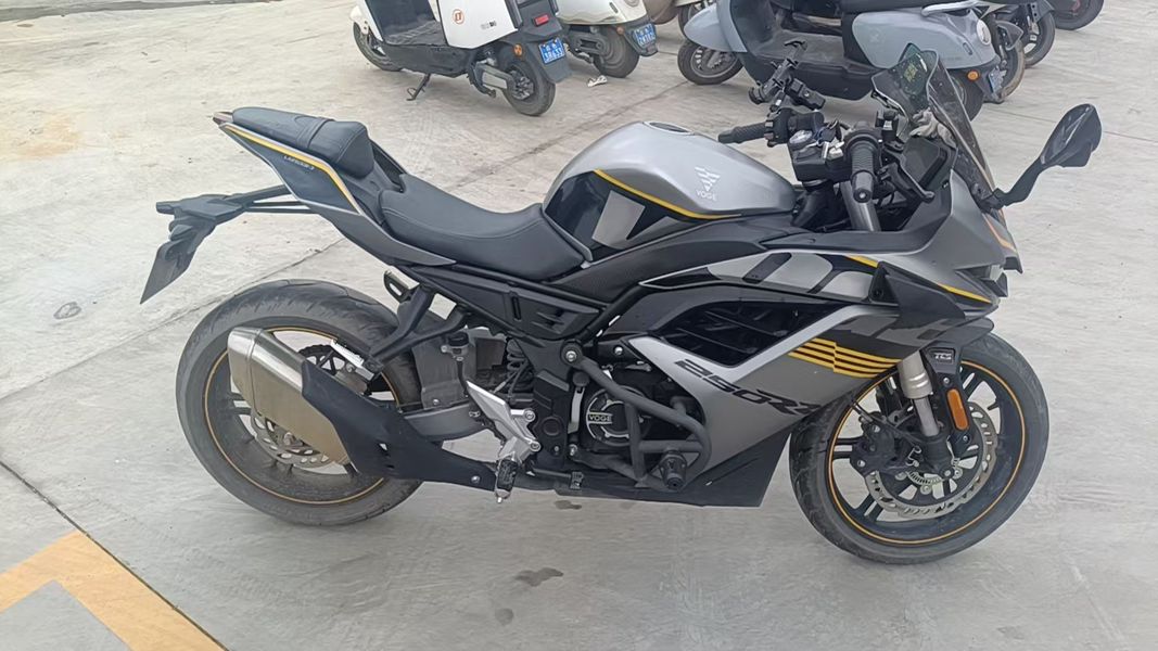 无极 250RR