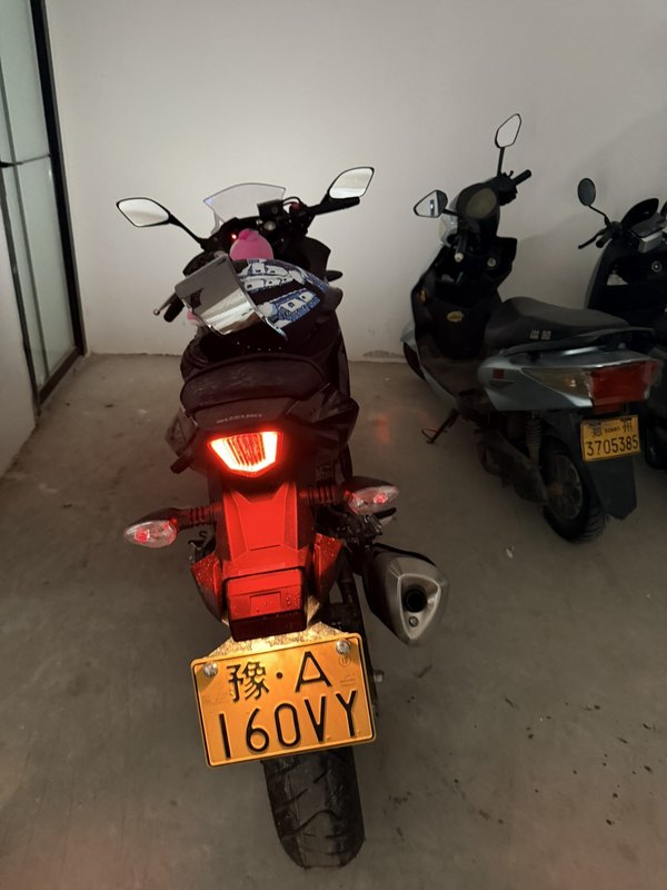 豪爵铃木 GSX250R