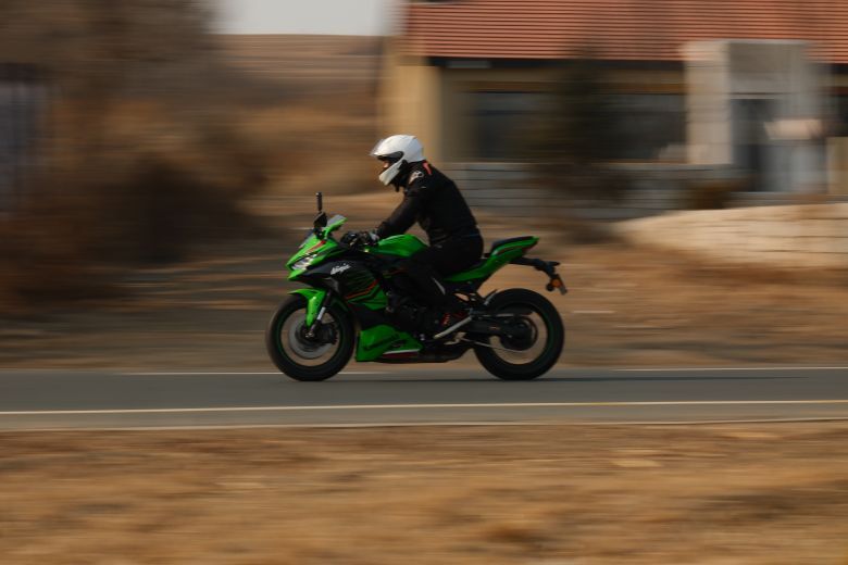 川崎 ZX-4R