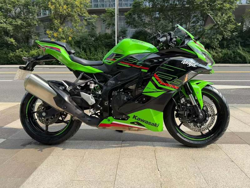 川崎 ZX-4R