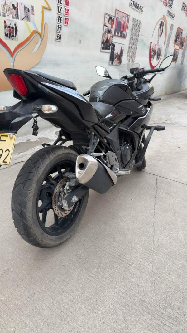 豪爵铃木 GSX250R