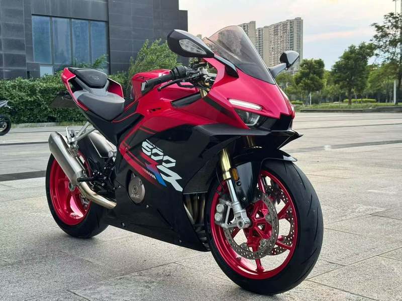 张雪机车 500RR