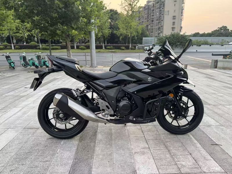 豪爵铃木 GSX250R