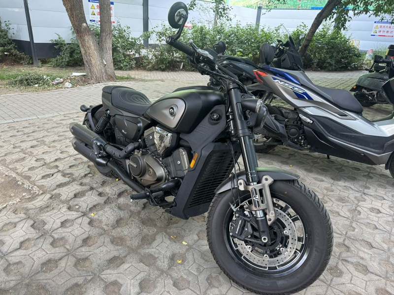 QJMOTOR 闪600