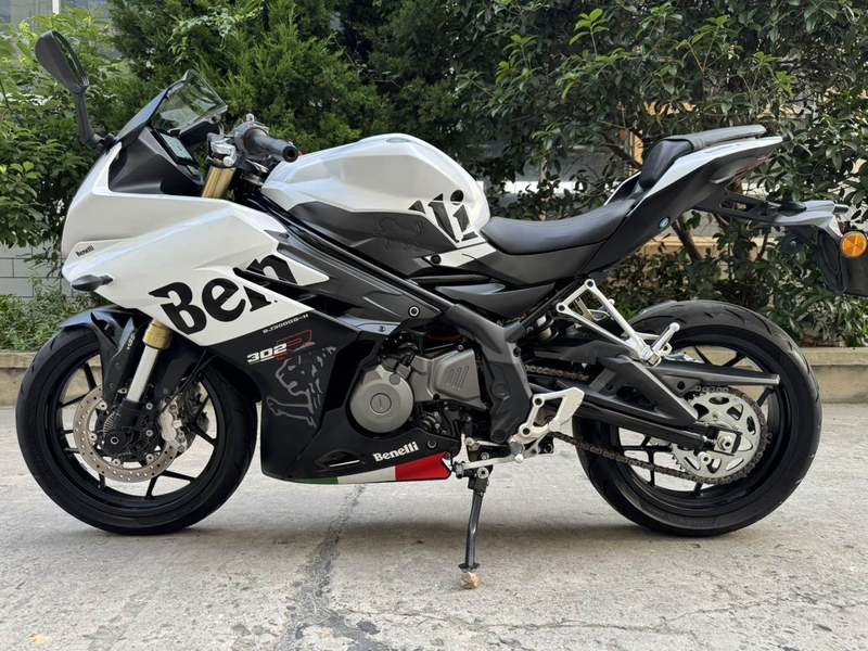 贝纳利 龙卷风 Tornado 302R