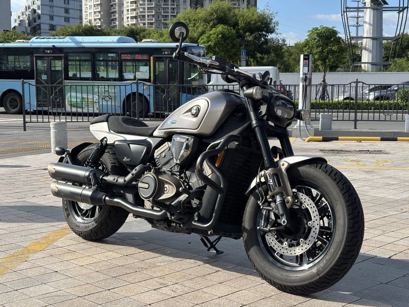 QJMOTOR 闪600