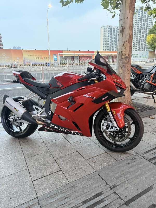 张雪机车 820RR