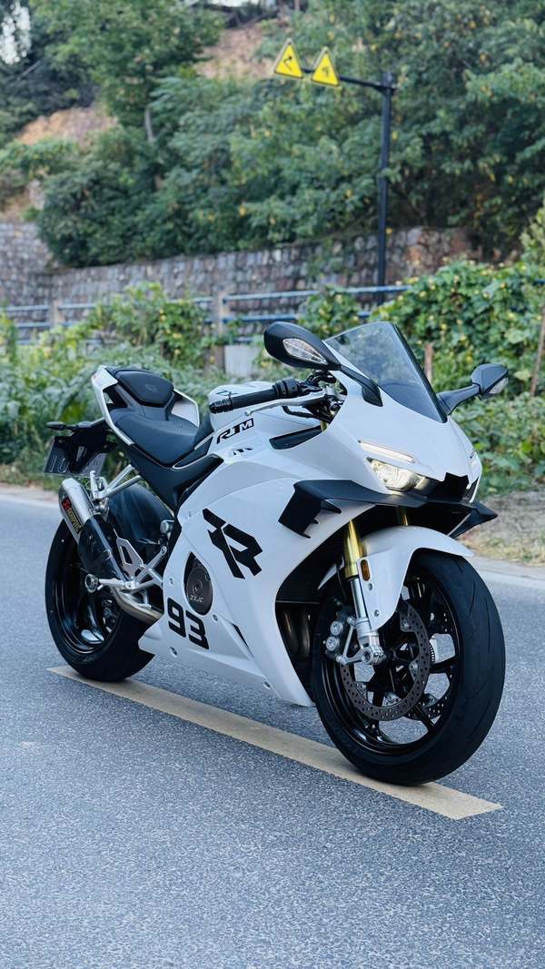张雪机车 500RR