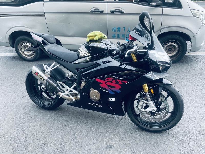张雪机车 500RR