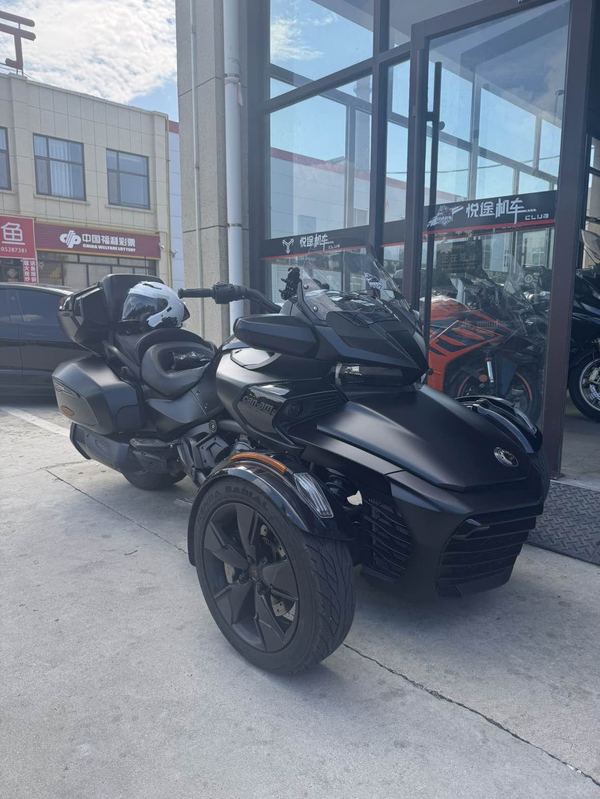 庞巴迪 Spyder F3 