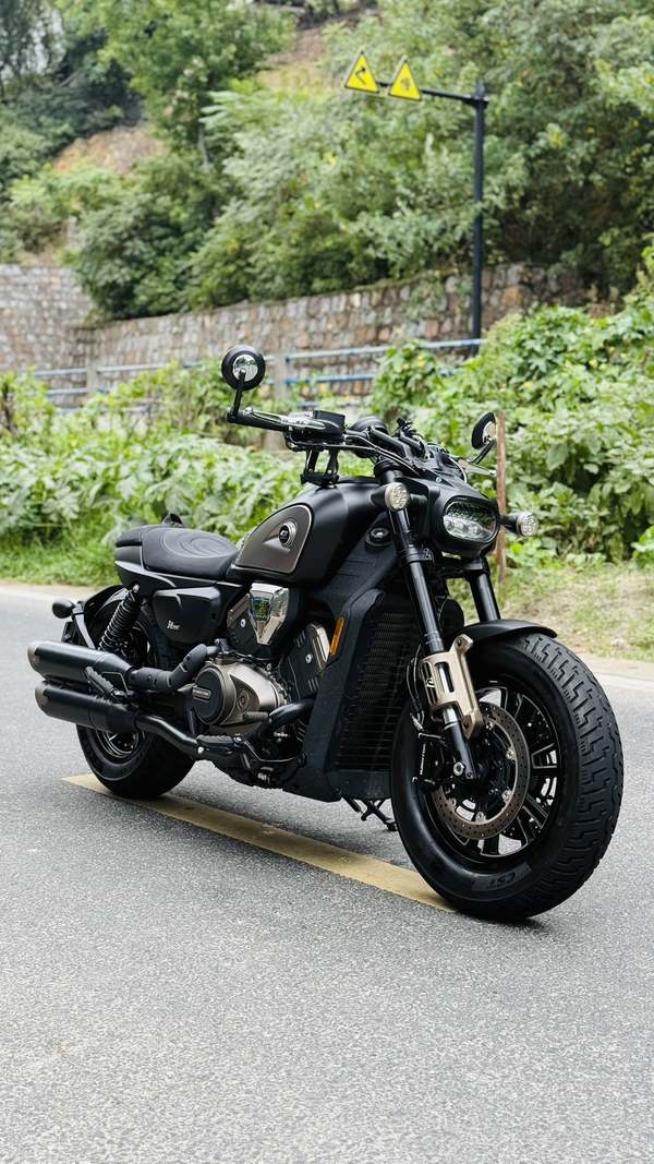 QJMOTOR 闪600