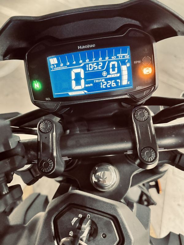 豪爵 TR300