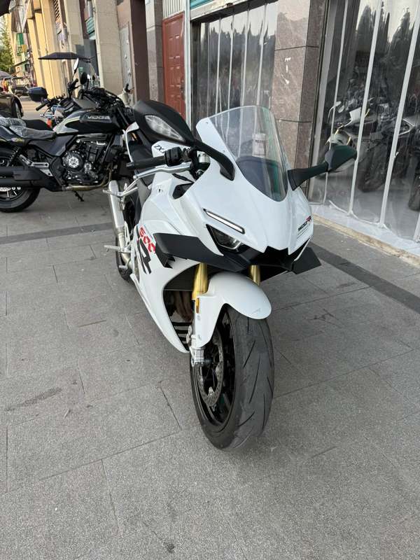 张雪机车 500RR