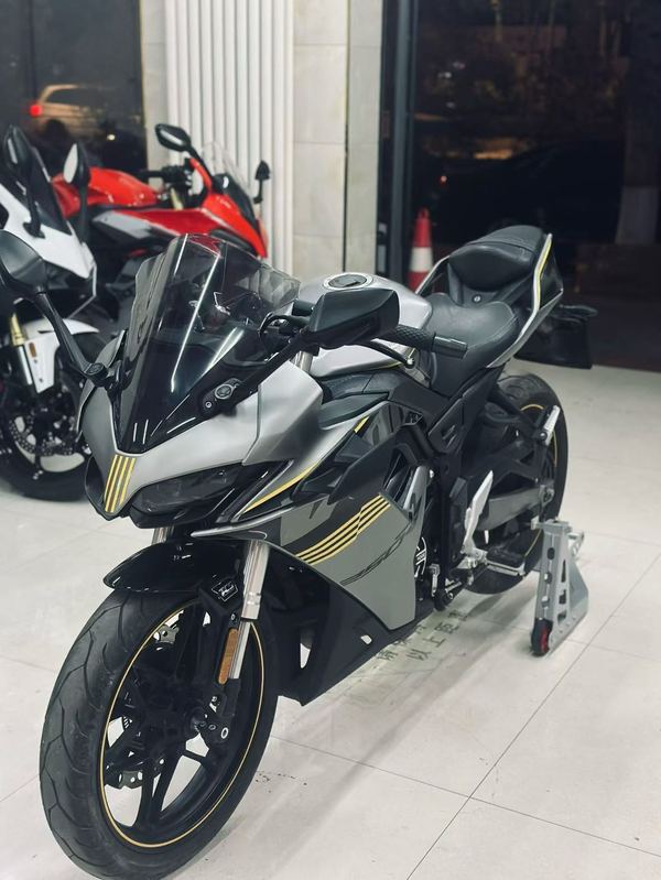 无极 250RR