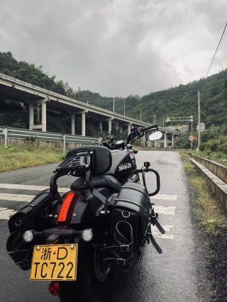 QJMOTOR 闪300S