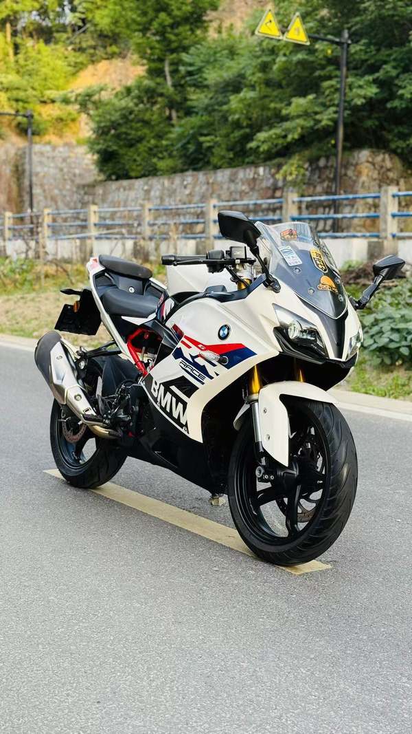 宝马 G 310 RR