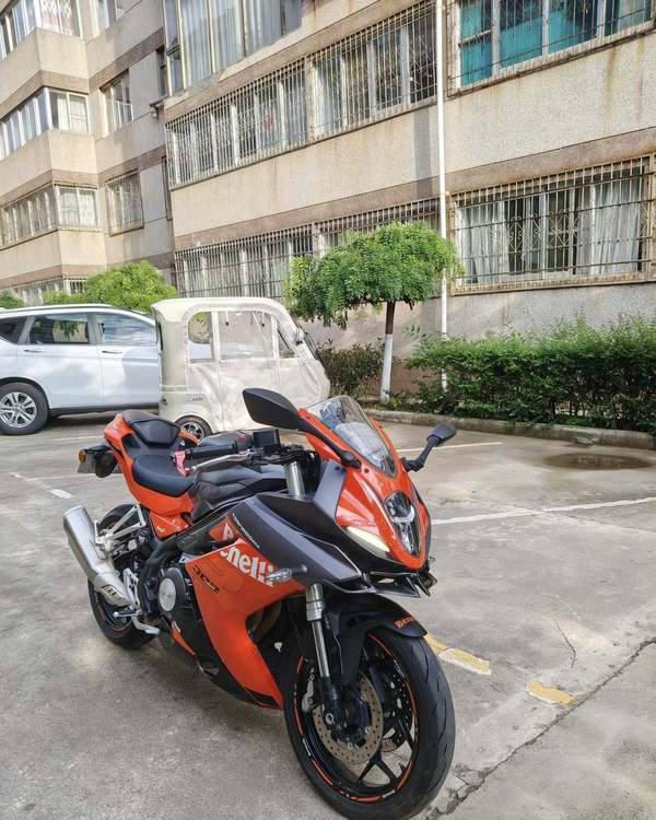 贝纳利 龙卷风 Tornado 302R