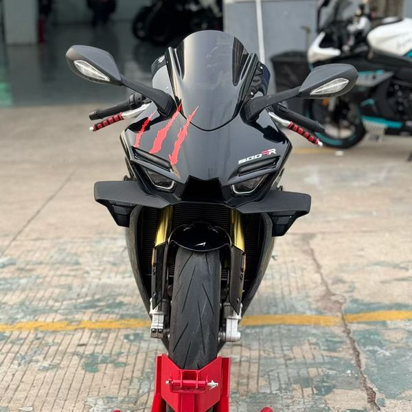 张雪机车 500RR