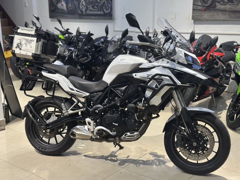 贝纳利 金鹏 TRK502