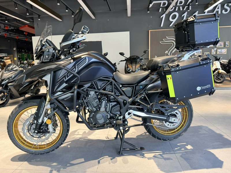 贝纳利 TRK702