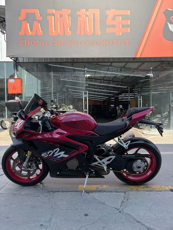 张雪机车 500RR